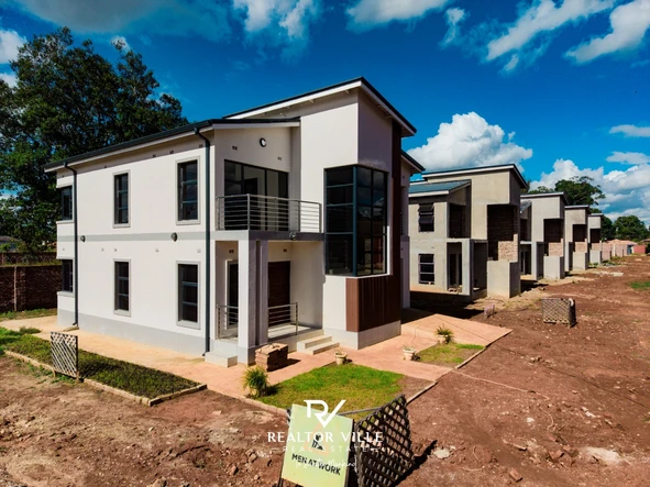 4 Bedroom Flat & Apartment