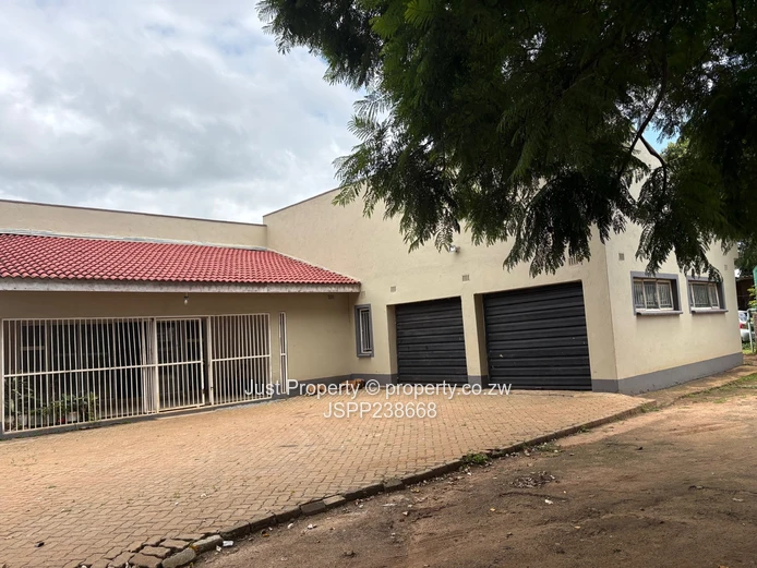 Marlborough: 8-Bed Home with Borehole, Garden & Carport