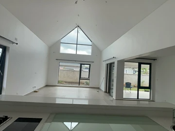 4 Bedroom Flat & Apartment