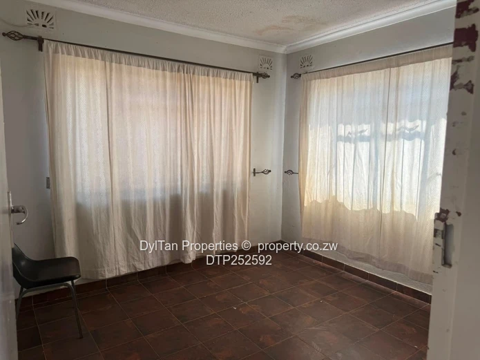 Road Frontage Pomona 40m² Office for Rent