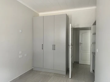 2 Bedroom Flat & Apartment
