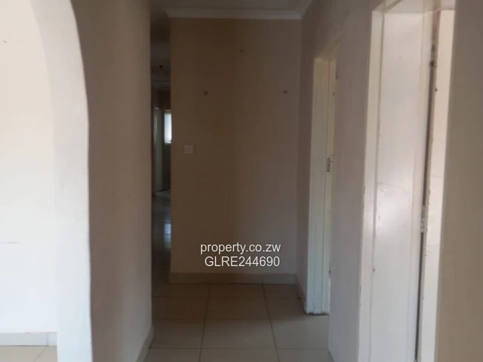 Madokero: 3-Bed Home with Borehole & Paved Driveway