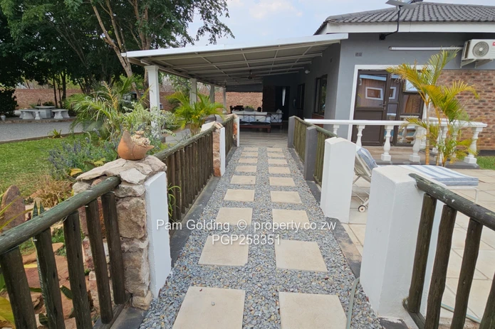 Victoria Falls 5 Bedroomed Property for Sale.