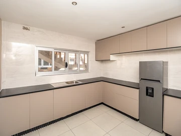 3 Bedroom Flat & Apartment