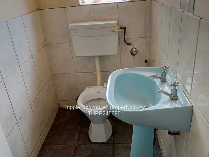 Mainway Meadows: 4-Bed Home on 600m² with Borehole