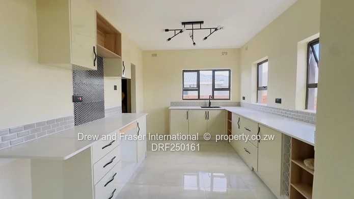 Newly built 4-Bed Arlington Townhouse - Bright Open Plan, Borehole