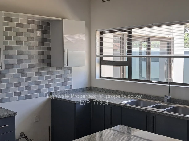 Neat Townhouse in Westgate