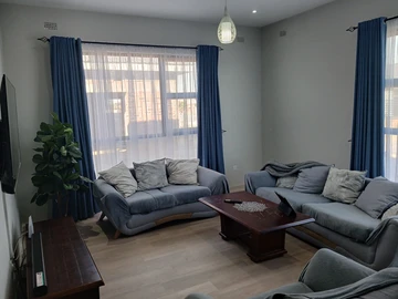 2 Bedroom Flat & Apartment