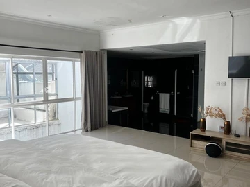 3 Bedroom Flat & Apartment