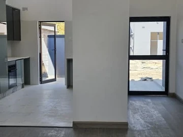 3 Bedroom Flat & Apartment