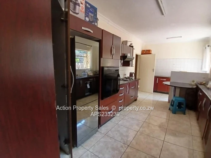 Family Home In Greystone Park! 