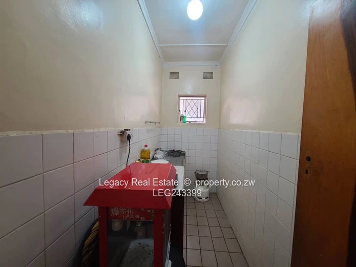 Secure And Spacious Commercial Property To Let In Eastlea