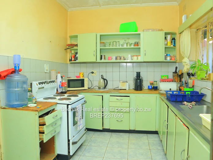 Hillside, Bulawayo: 3BR on 4,047m² — Pool & Borehole