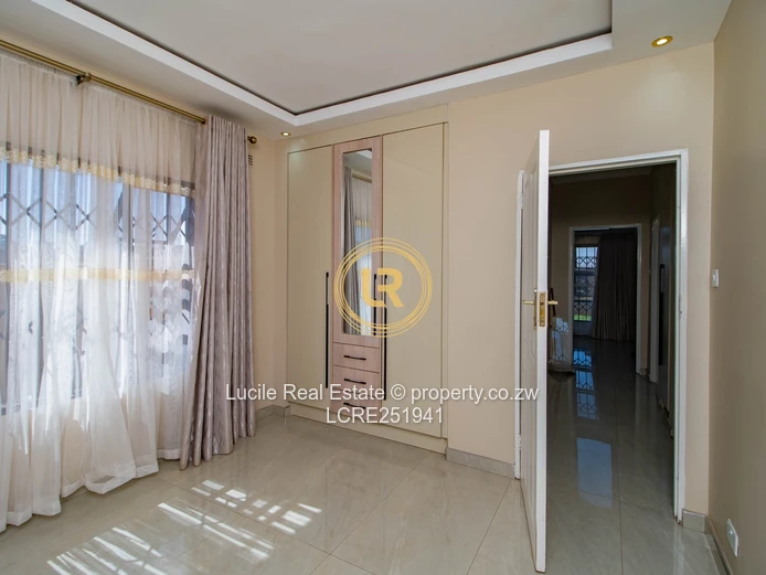 Contemporary Living in Nyeredzi Ridge