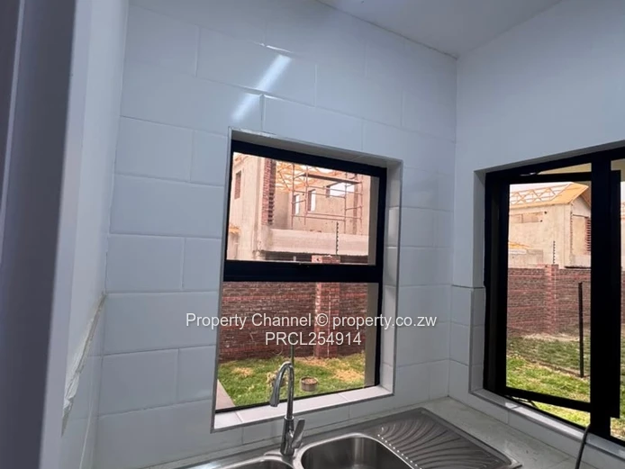 Modern 4-Bed Apartment in Marlborough