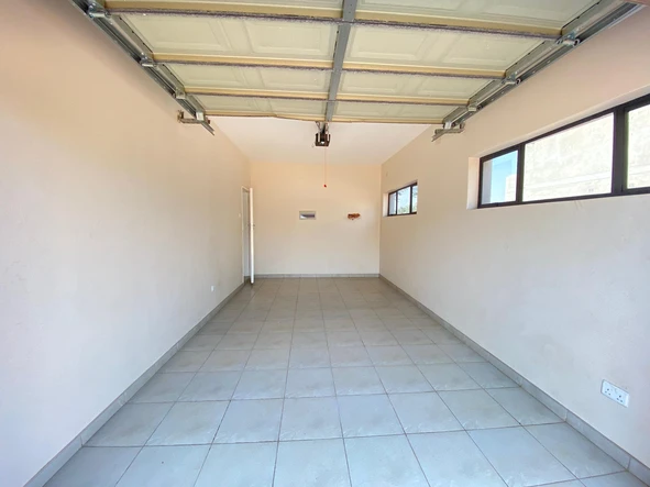 4 Bedroom Flat & Apartment