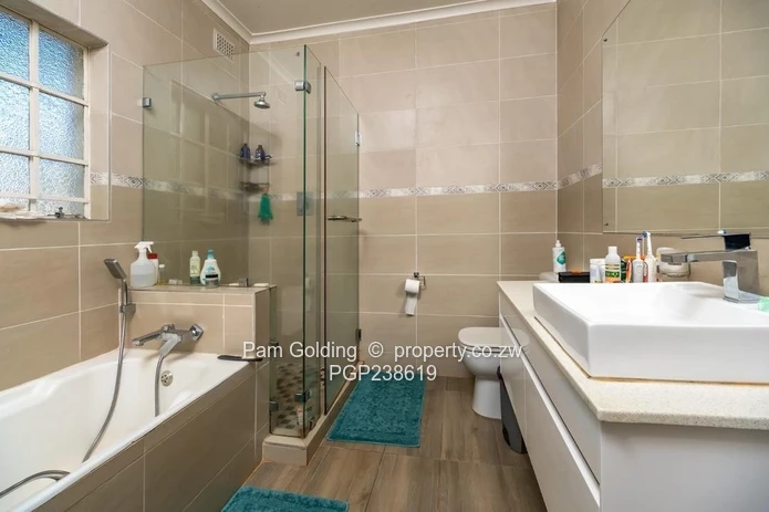 Greystone Park, Stonechat Place. (Sole Mandate)