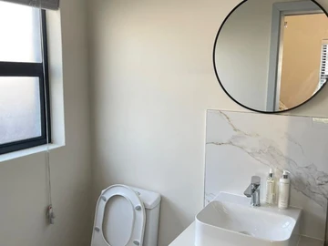 2 Bedroom Flat & Apartment