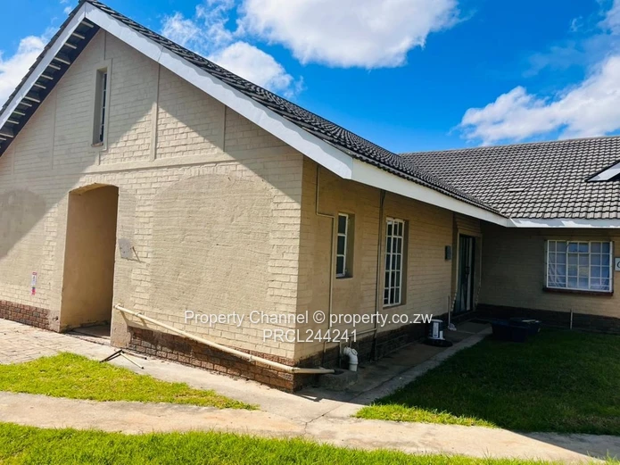 Bright 1-Bed Garden Flat with Borehole in Bluff Hill