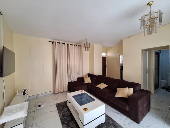 2 Bedroom Flat & Apartment
