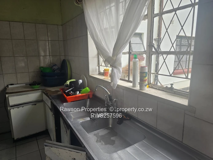 Avondale West: 3-Bed Home with Pool on 900m²