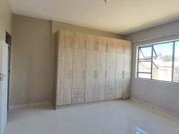 3 Bedroom Flat & Apartment