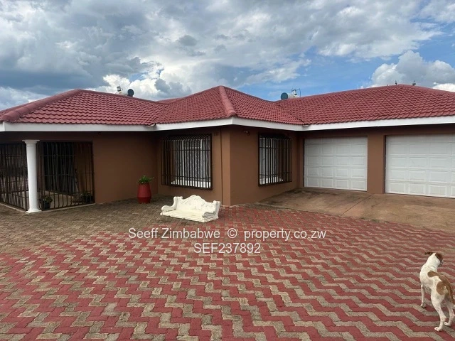 New Listing 5 Bed Family Home in Manningdale (Sole Mandate)