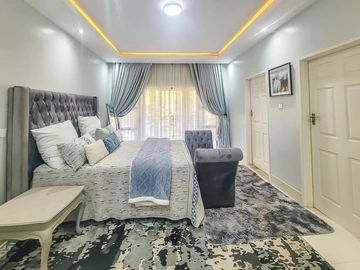 6 Bedroom House