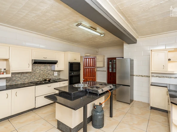 5 Bedroom House
