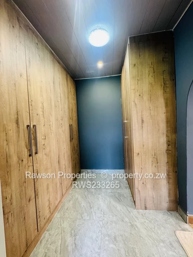 Very neat & modern house for sale in Mount Pleasant Heights (Sole Mandate)