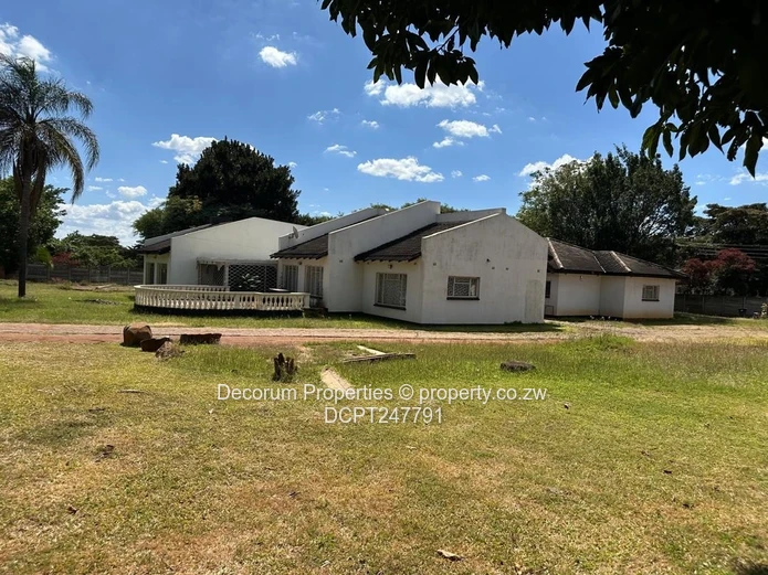 Spacious 5-Bed Home  in Bluff Hill