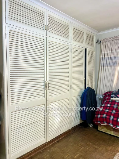 Gracious 5-Bed Colonial in Eastlea with Pool & Garden