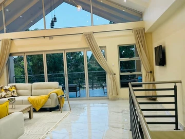 3 Bedroom Flat & Apartment