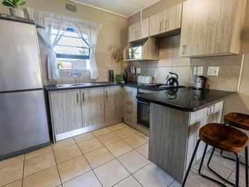 2 Bedroom Flat & Apartment