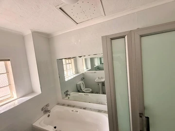 2 Bedroom Flat & Apartment