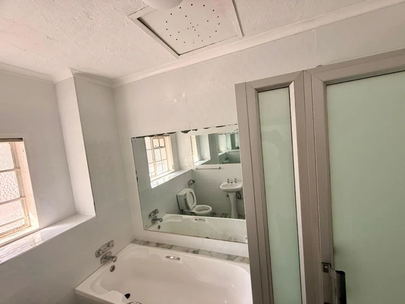 2 Bedroom Flat & Apartment