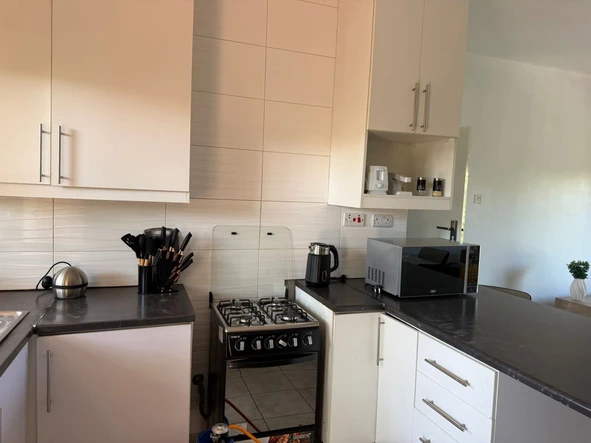 2 Bedroom Flat & Apartment