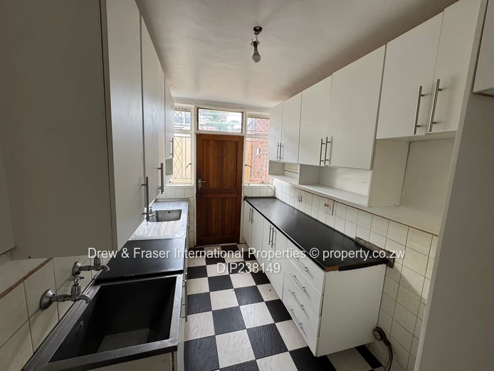 3 beds Duplex Flat available at Wansford Court for rent $1200