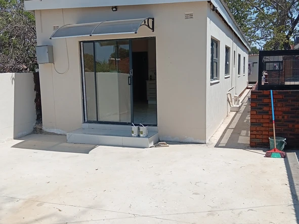2 Bedroom Flat & Apartment