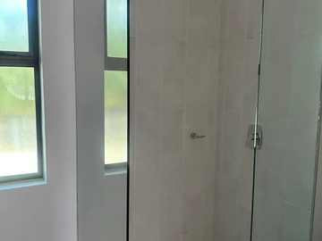 2 Bedroom Flat & Apartment