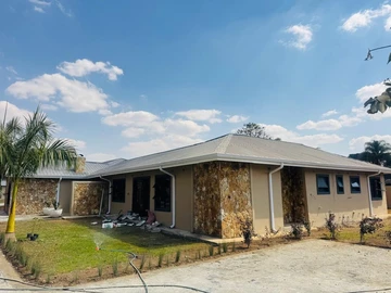 6 Bedroom House