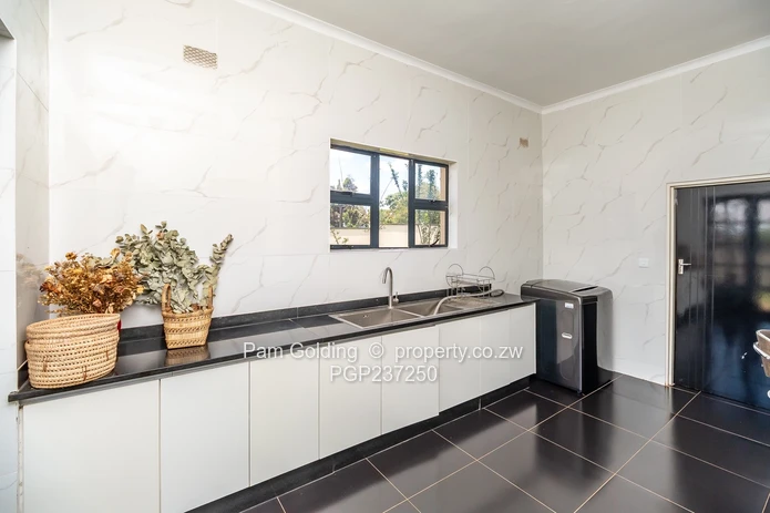 Executive House for Sale (Sole Mandate)