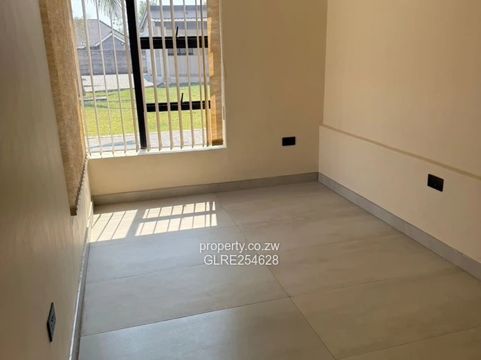 Sunlit 2-Bed Belvedere Home — Borehole, Lush Lawn