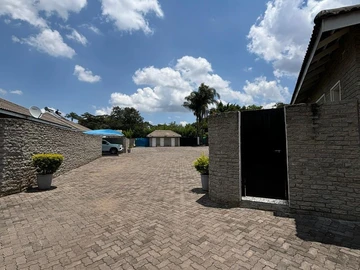 3 Bedroom Garden Flat