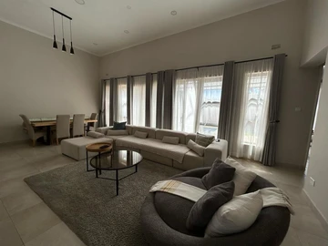 4 Bedroom Flat & Apartment