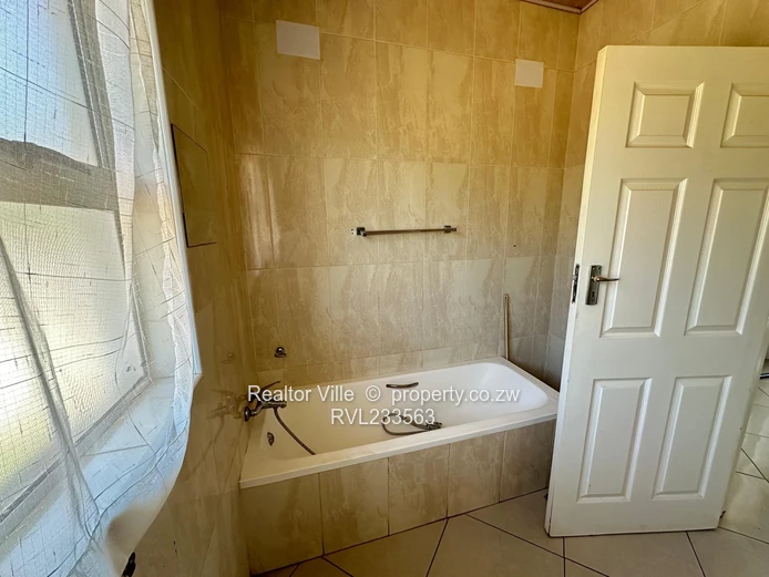 Morden 3 bed duplex flat to let