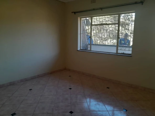 2 Bedroom Flat & Apartment