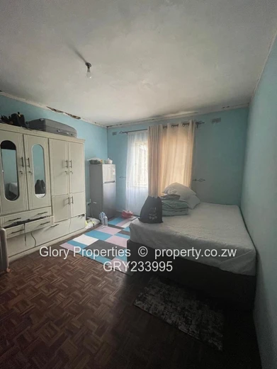 Solid Starter Home in Windsor  (Sole Mandate)