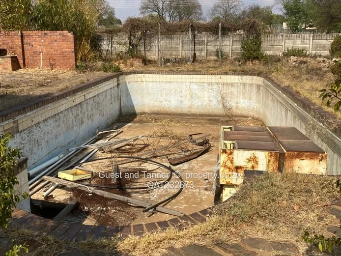 5-Bedroom House For Sale In  Matsheumhlope Bulawayo