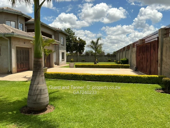 CHITUNGWIZA RIVERSIDE LOW DENSITY - Spacious Double Storey Home with 4 Solar Powered Modern Cottages